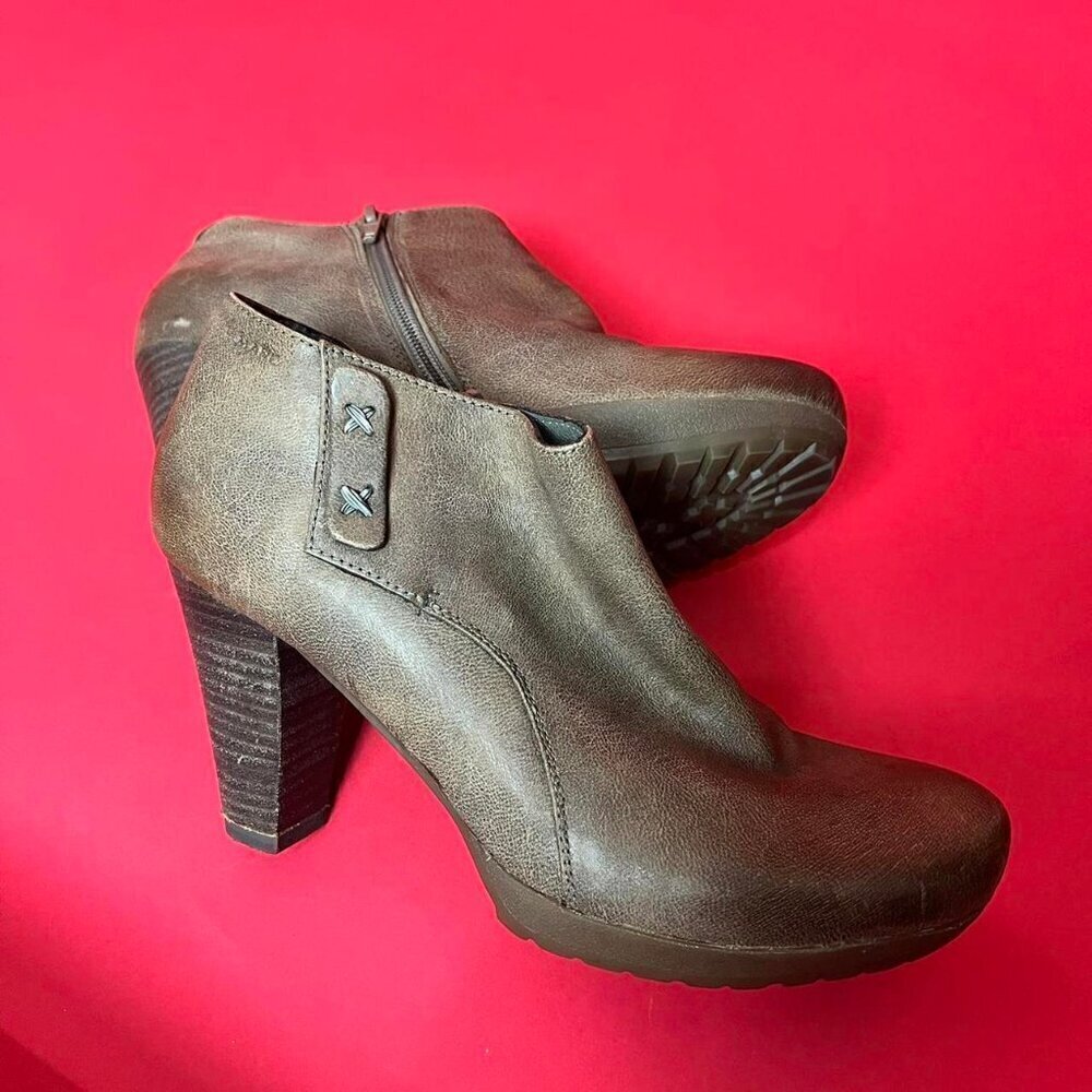 Marc / Neutral brown heeled booties